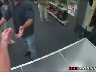 Customers 妻子 搗爛 在 該 幕後