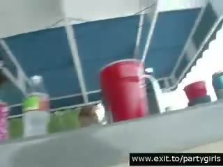 Šílený concupiscent puberťáci na a strana loď