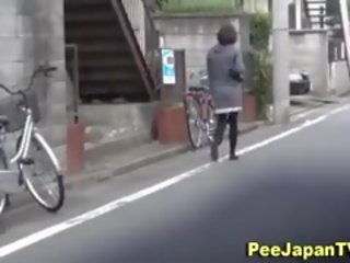 亚洲人 尿尿 背后 汽车