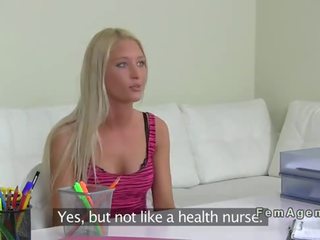 Bionda amatoriale lesbica leccata femmina agente pov