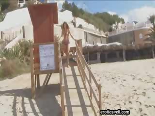 Marvellous tall babe gets nakes at the beach