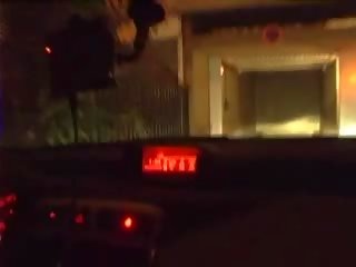 嬌小 salope dans 啦 rue 法國人