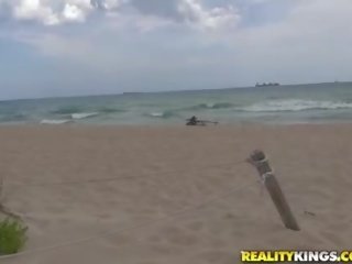 Veliko oprsje bejba štapiću picked up in dobili a tič