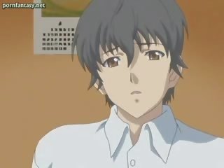 Apdullinātas hentai rubs phallus ar viņai krūtis