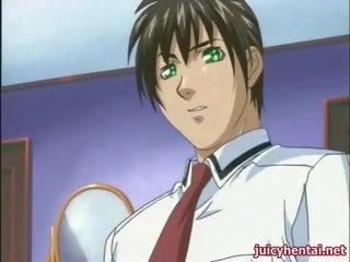 Hentai ginintuan ang buhok pleasuring a katawan ng poste may kanya suso
