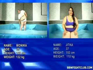 Sbbw 갈색 머리 wrestle 벌거 벗은