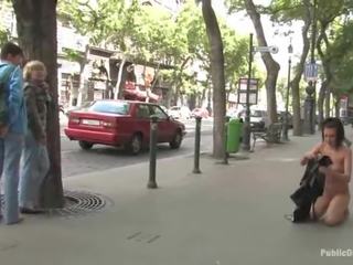 Küntiräk mov of owadan köçe gyz temmi berilen in jemagat öňünde