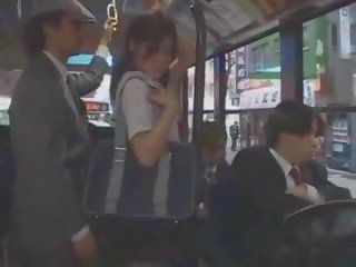 アジアの ティーン ティーンエイジャー 模索 で バス バイ グループ