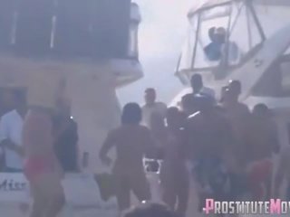 Streeptease 공공의 에 요트