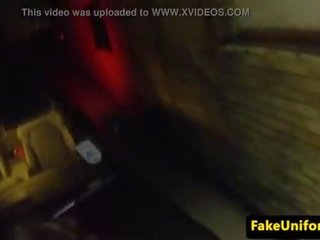 Реален великобритания stunner прецака от фалшив полицай