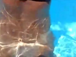 Vsi naj imajo a bazen