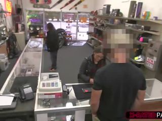 Brunetė ir tremendous pora thieves gauna prigautas ir hammered iki shawn