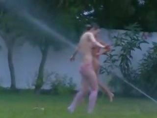 Irish 小雞 水上運動 在 該 花園