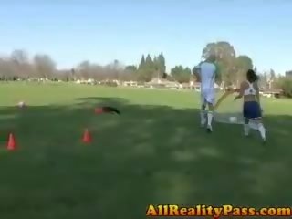 Latino calcio giocatore smacks palle