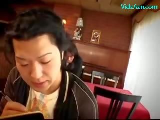 Phục vụ bàn với con thỏ ears cho blowjob kiêm đến miệng nuốt kiêm