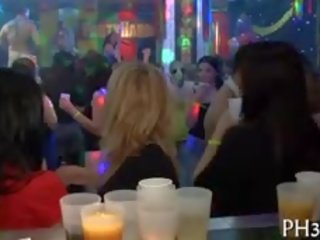Див бузите в клуб прецака и смучат събличам dancers прът