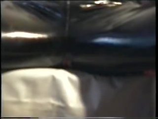 Sperm-traudl 同 crotchopen pvc trousers 得到 一 他媽的 無 smooching