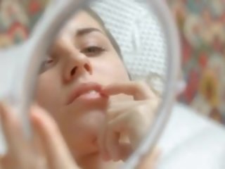 鏡子 請 teel 我 一 真 關於 我