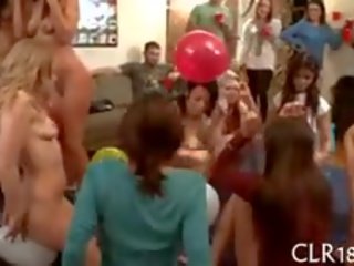 Beauties are performing blowjobs before nunggang up jocks
