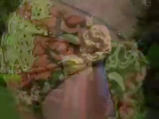 Fuck superb bitch Fabiane Thompson takes it up the ass on the grass