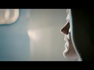 Liv 泰勒 灌木 和 downblouse 在 一 脏 夹 现场