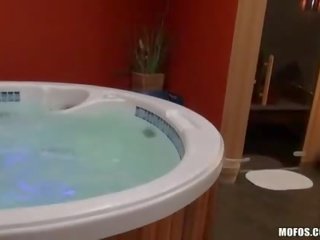Čeština coura electra analyzed v jacuzzi