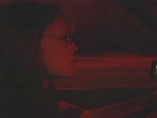 Brunetė paauglys pakliuvom sunkus į vonia