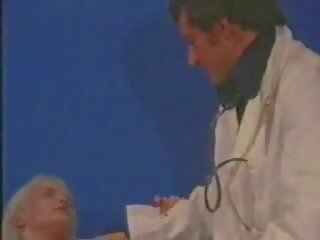 业余 金发 乱搞 她的 medico