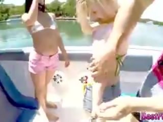 풍부한 매혹적인 과 dapper kids 도착 뒤얽힌 에 에이 단단한 성인 클립 활동