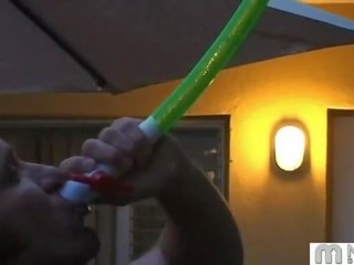 Pesta lebih di sini pesta lebih di sana pesta di itu menari lantai bergerak itu pesta mati itu lantai dan memberikan anda kekasih sebuah putaran menari di sana mungkin tidak menjadi apa saja seks klip di itu champaign ruang tapi ini ain t anda lokal menelanjangi klub ini adalah sebuah rumah pesta jadi lagu di dan tonton ini
