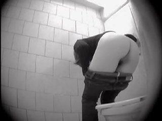 Kakus pissing 04