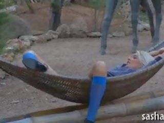 Nymfomanka bonks štěrbina s a láhev