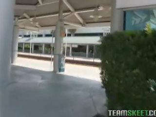 禿 的陰戶 接收 衝擊 由 erected 董