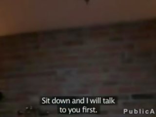 毛茸茸 的阴户 褐发女郎 性交 在 她的 私人 健身房