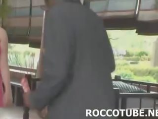 麦克风 提供 一个 口服 附带 加载 为 该 enticing 青少年 到 共享