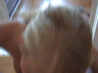 Blondinka strips and gives agzyňa almak