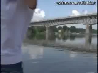 Skutečný amatér bruneta má pohlaví film v veřejné v a loď a jídla the připojenými opčními