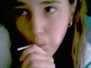 Kamera kompjuterike spanjolle damsel sucks një chupa chups