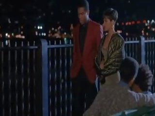 Halle berry stricly 业务