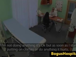 Bigtitted 病人 pussypounded 由 医 男人