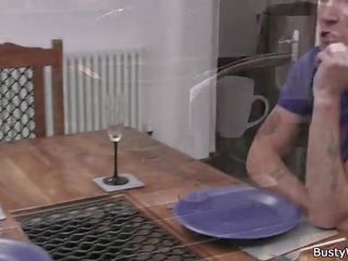 老板 乱搞 巨乳 金发 秘书 在 丝袜