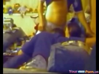 2 botanik guys spitroast a nimf ýaşlar