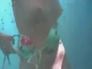 Swell дупе мацка като а душ на скрит камера