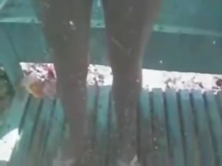 Swell дупе мацка като а душ на скрит камера