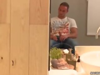 这 贪欲 拉丁 big-titted 蜂蜜 得到 她的 多汁 屁股 采摘的