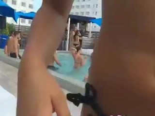 Alluring legal edad bata babae sine mula sa kagila-gilalas katawan
