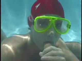 Vedenalainen speedo seksi
