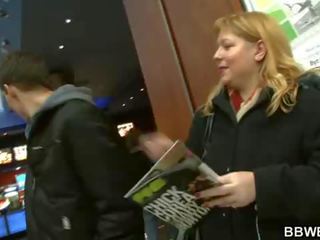 Lui picconi su bella e grassa (bbw) e frangia suo