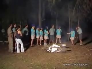 Çeke camp counselor shkon ahead e tij ëndërr eja i vërtetë kur ai fsheh prapa një pemë me e lezetshme vogëlushe katia kuller dhe merr një marrjenëgojë nga të saj teeen gojore x nominal film