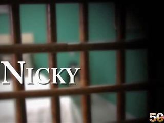 Nicky 白 s 屁股 毛茸茸 的阴户 和 咂 和 他妈的 节目
